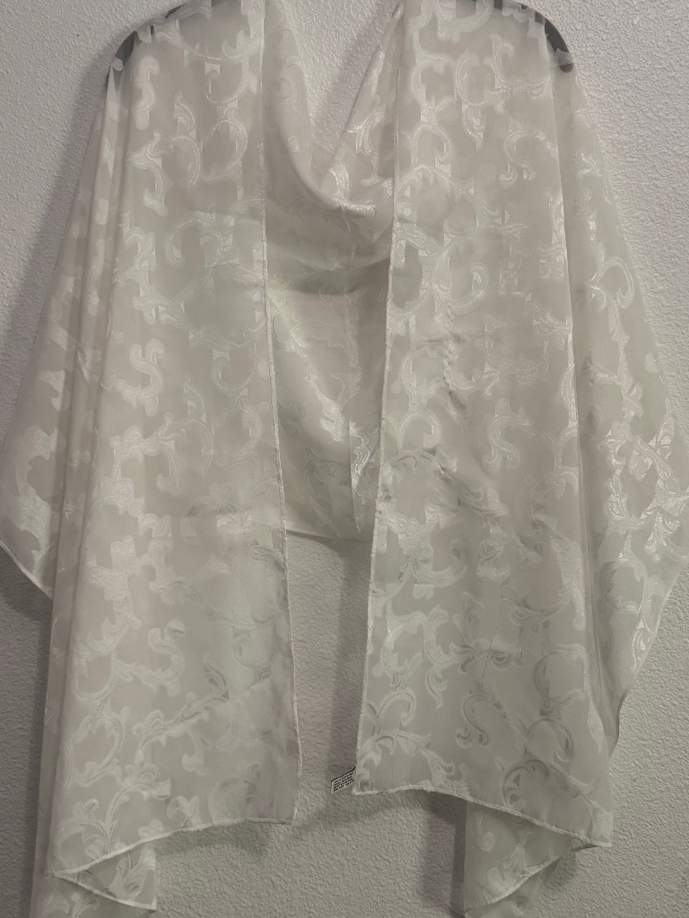 White retangular shawl